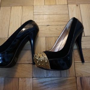 Black & Gold spiked toe High heel!